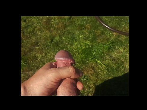 ❤️ Keçika germ di bexçeyek havînê de pisîka xwe ya pembe diqelişe û bi şuştinê dixe. ❤ Vîdyoya anal li me ku.com-porn-hat.ru ❌