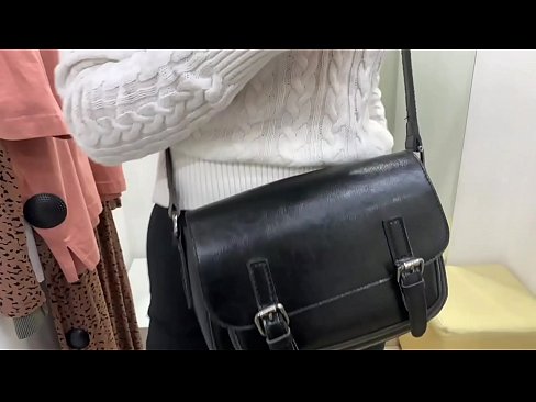 ❤️ Masturbasyona giştî ya keçika ciwan FeralBerry bi dilopek li jûreya fitarê ❤ Vîdyoya anal li me ku.com-porn-hat.ru ❌